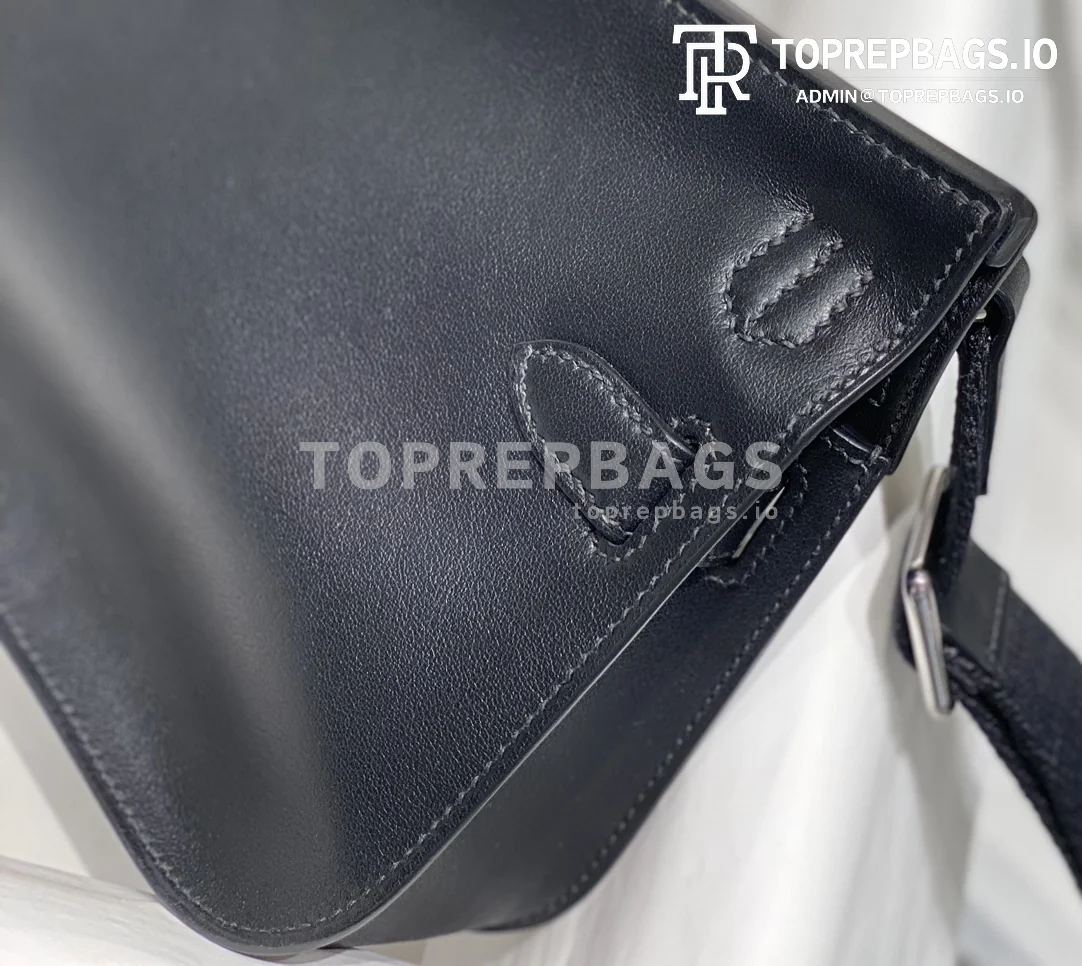i1692962175_836_3 Hermes Jypsiere Mini in Black