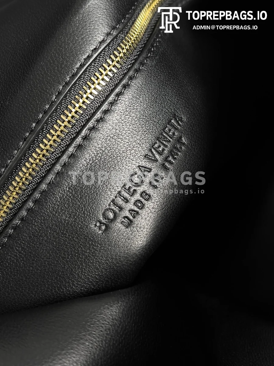 i1693482588_1546_7 Bottega Veneta Hop Large in Black