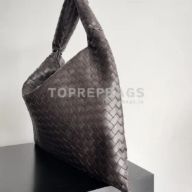 Bottega Veneta Hop Large in Brown