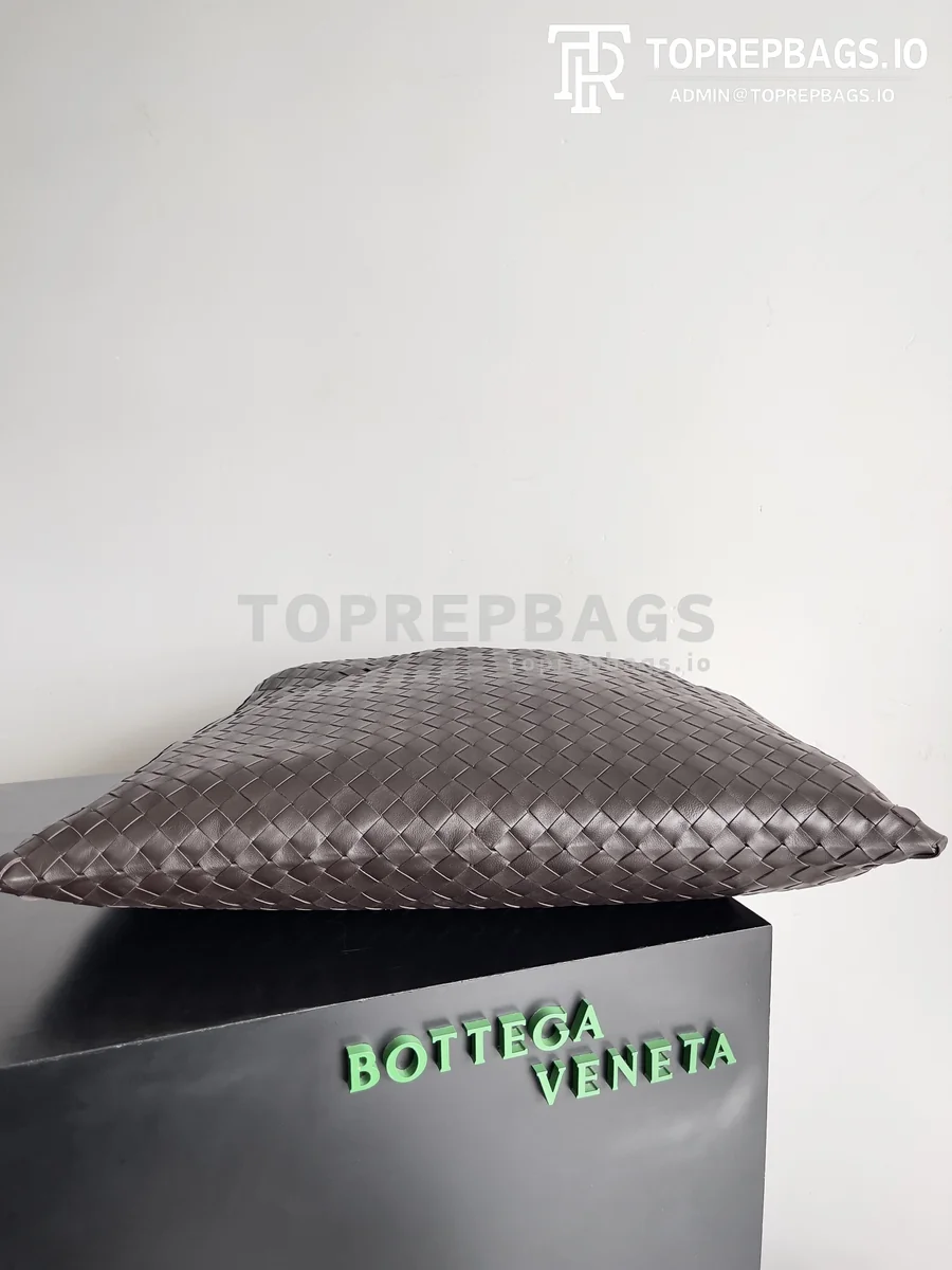 i1697548201_7766_4 Bottega Veneta Hop Large in Brown