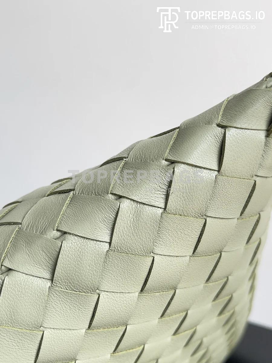 i1698165665_9754_4 Bottega Veneta Hop Large in Green