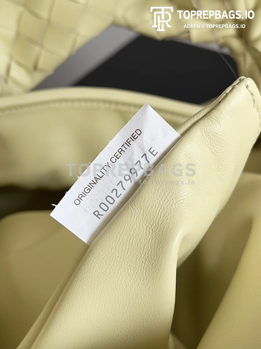 i1700066565_6130_7 Bottega Veneta Hop Large in Yellow