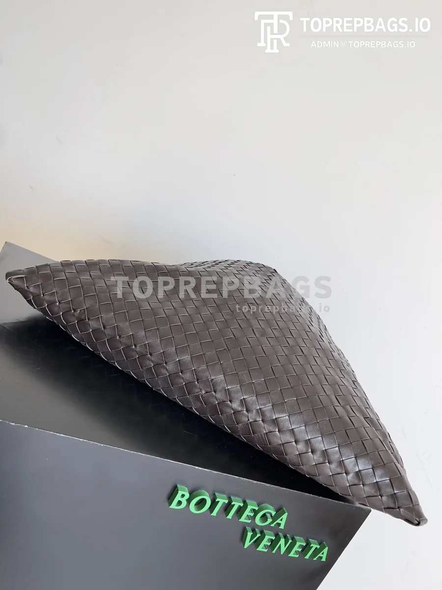 i1703346023_5673_0 Bottega Veneta Hop Large in Brown