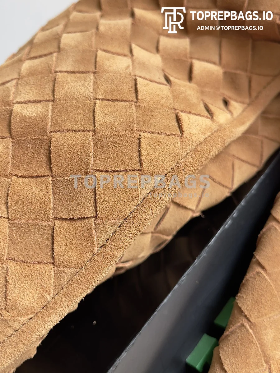 i1704890769_1248_4 Bottega Veneta Hop Large in Brown