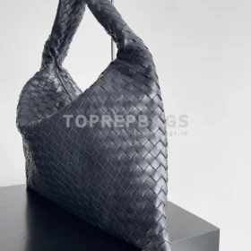 Bottega Veneta Hop Large in Blue