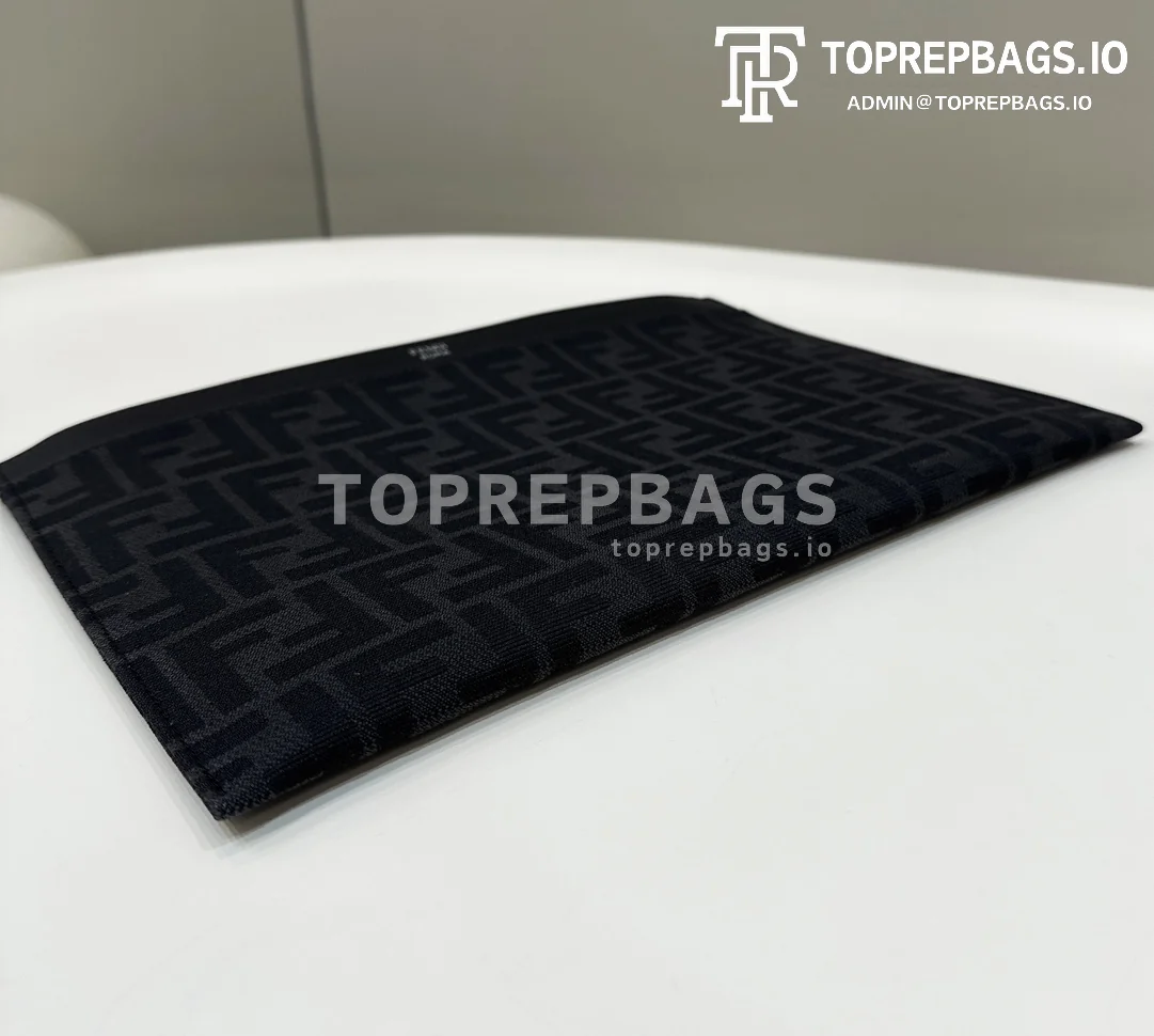 i1712475856_9637_1 Fendi Flat Pouch in Black