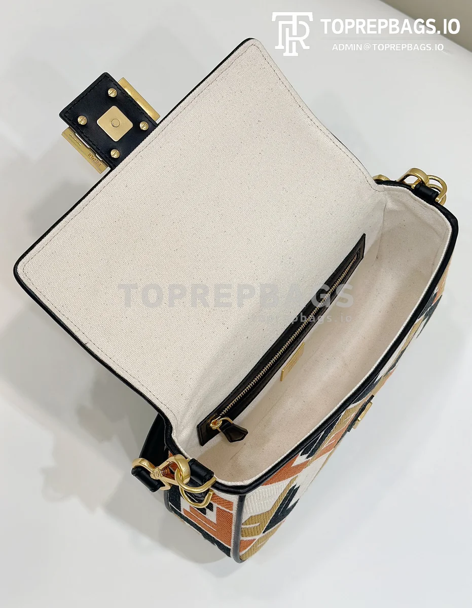 i1714034044_1146_8 Fendi Baguette in White