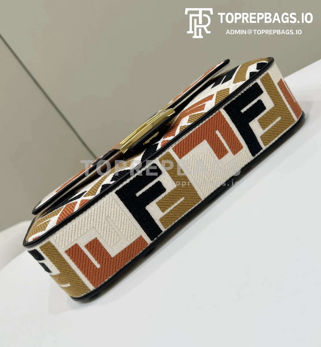 i1714034044_572_3 Fendi Baguette in White