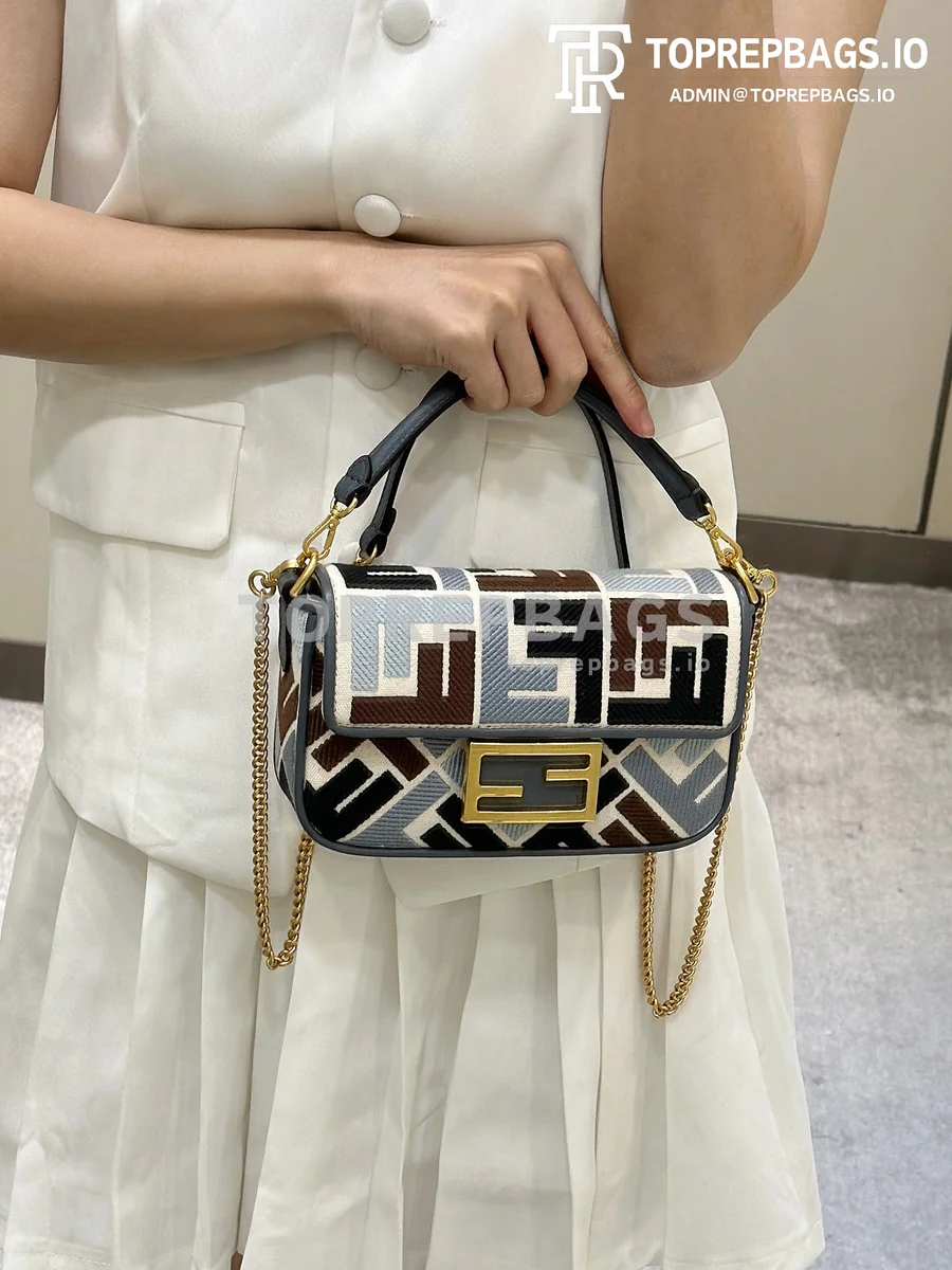 i1714296806_104_3 Fendi Baguette Mini in Beige