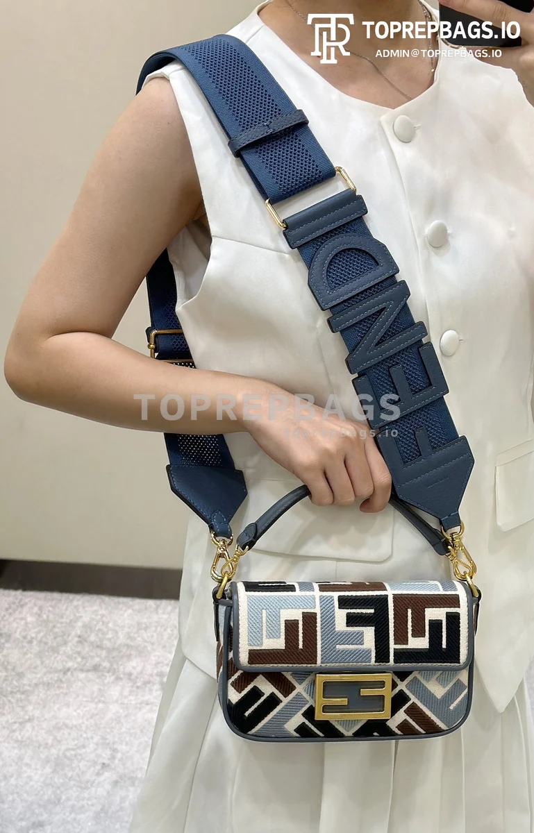 i1714296806_3160_4 Fendi Baguette Mini in Beige