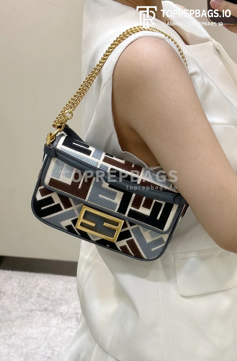 i1714296806_7338_0 Fendi Baguette Mini in Beige