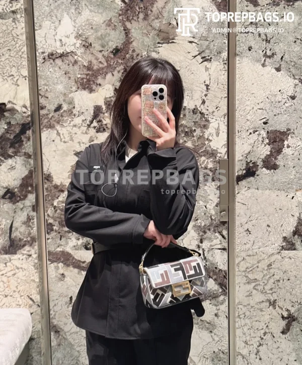 i1714297252_4857_6 Fendi Baguette Mini in Beige