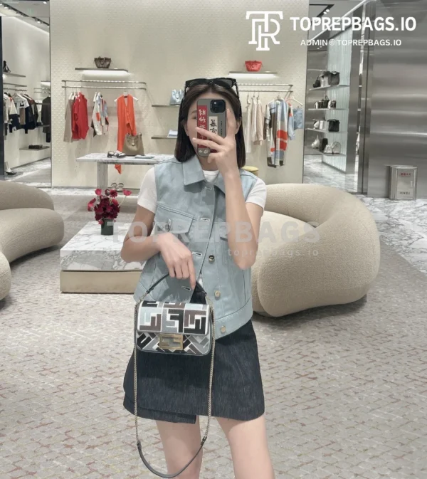 i1714297252_5117_3 Fendi Baguette Mini in Beige