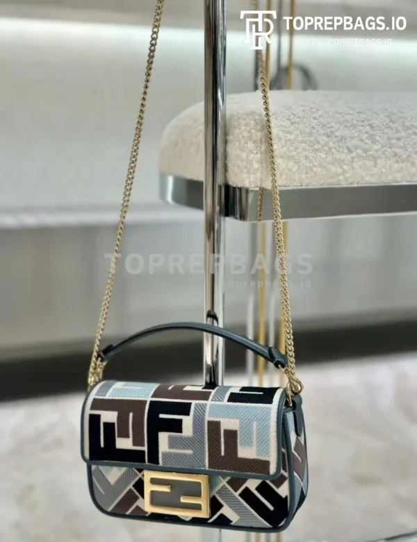 i1714297252_8412_2 Fendi Baguette Mini in Beige