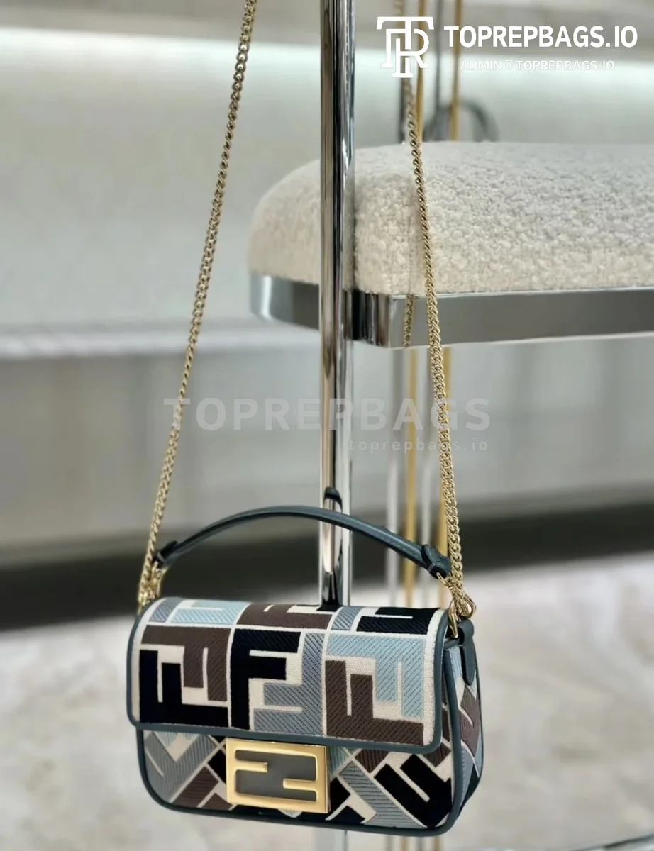 i1714297252_8412_2 Fendi Baguette Mini in Beige