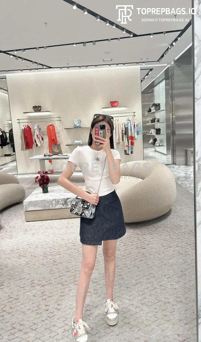 i1714297252_8646_4 Fendi Baguette Mini in Beige