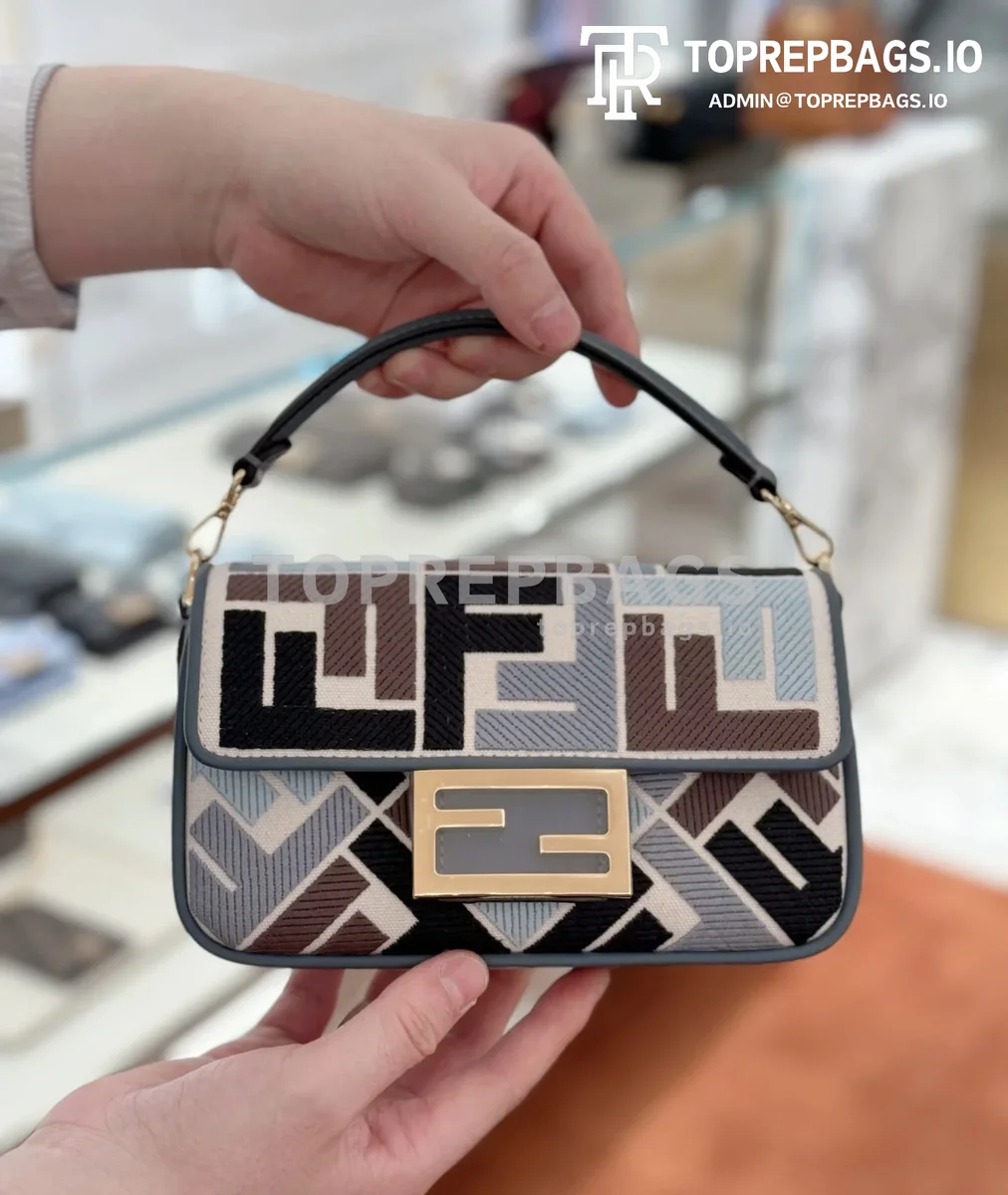 i1714297252_9915_0 Fendi Baguette Mini in Beige