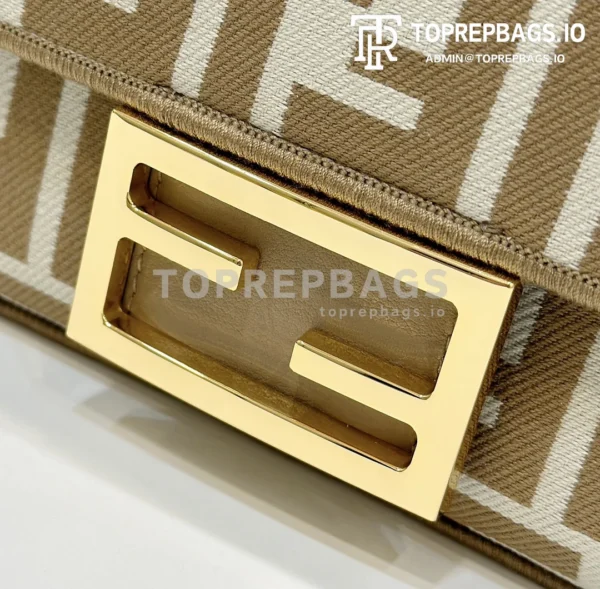 i1719743606_440_0 Fendi Baguette in Beige