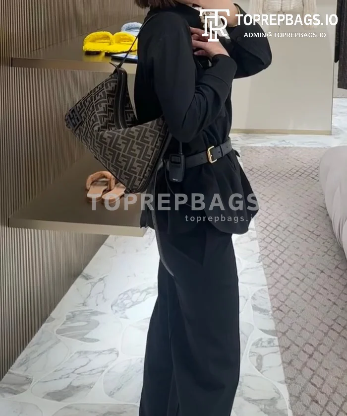 i1720429826_7428_1 Fendi Baguette in Brown
