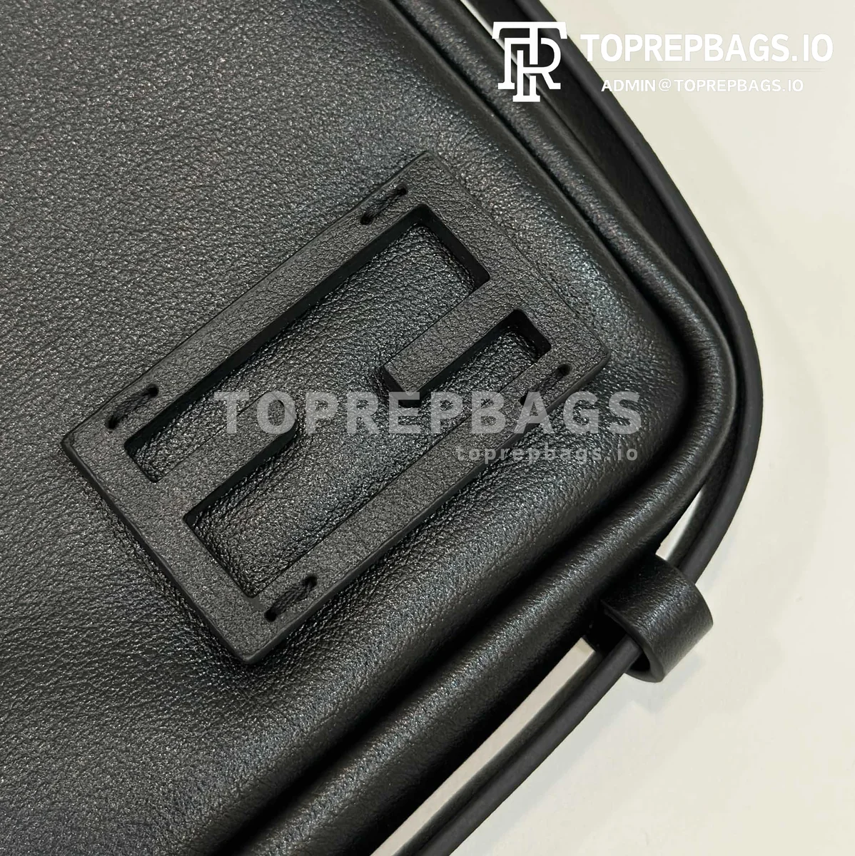 i1722847541_6308_5 Fendi Simply in Black