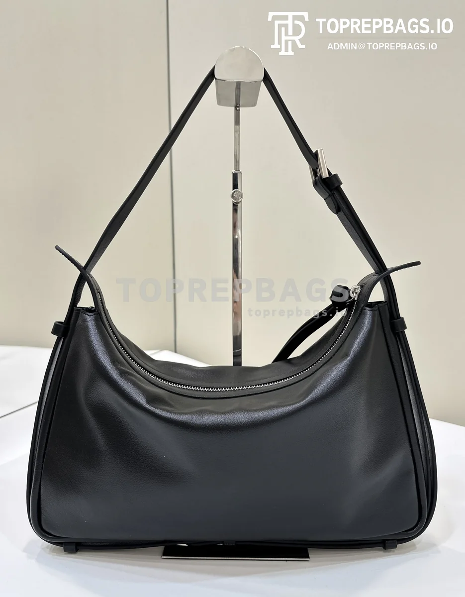 i1722847541_8280_4 Fendi Simply in Black