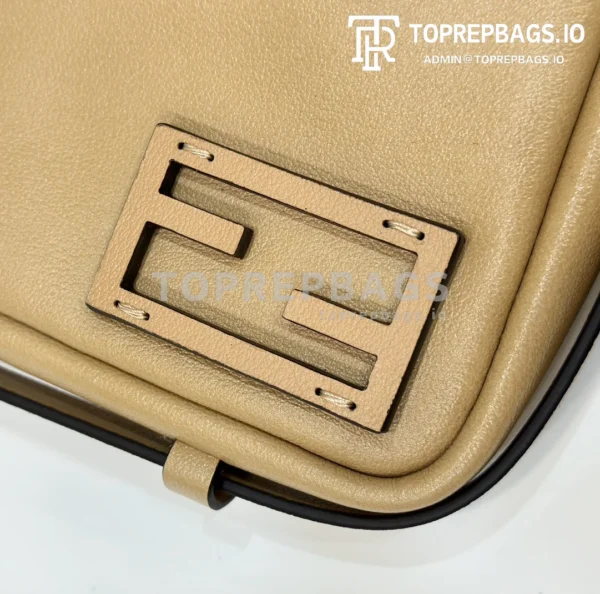 i1722852034_8397_6 Fendi Simply in Beige