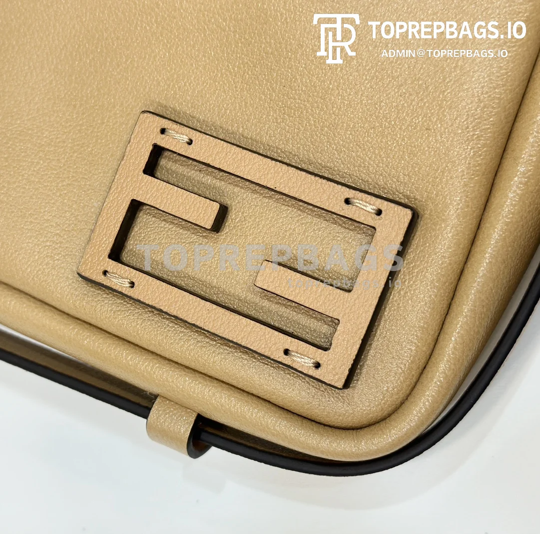 i1722852034_8397_6 Fendi Simply in Beige