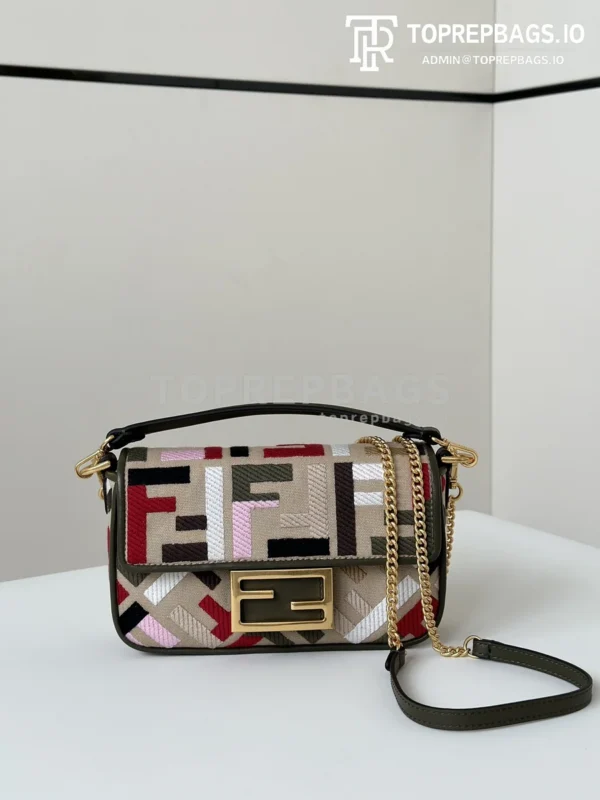 i1723779852_6477_0 Fendi Baguette Mini in Beige