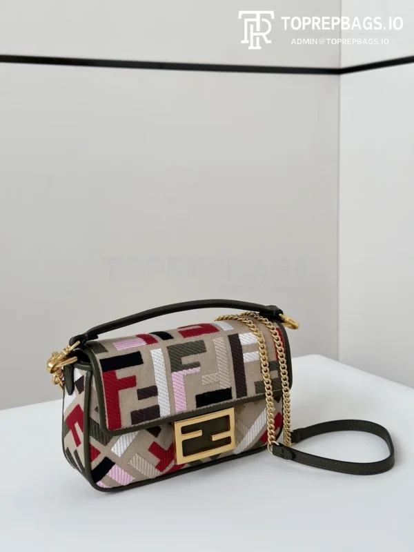 i1723779852_9898_1 Fendi Baguette Mini in Beige