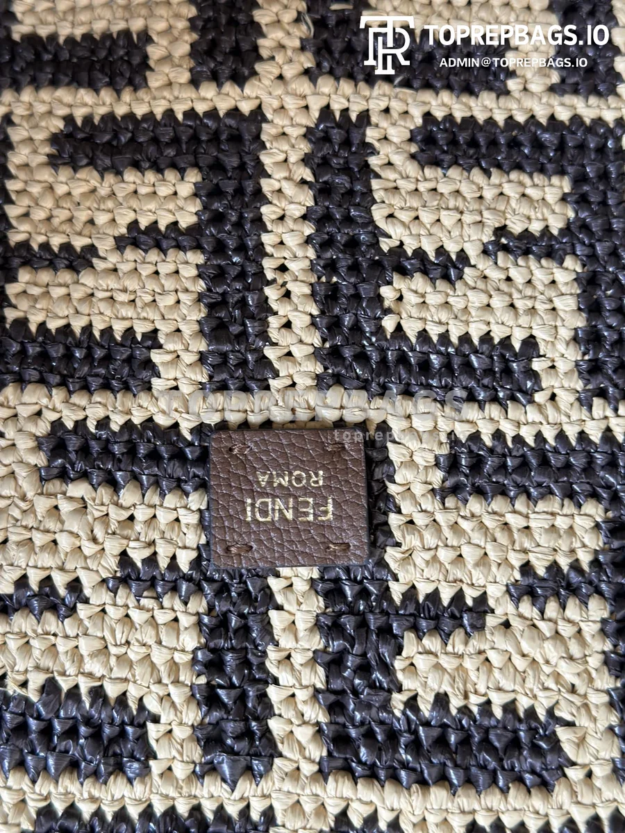 i1725434323_1335_7 Fendi Roll in Beige