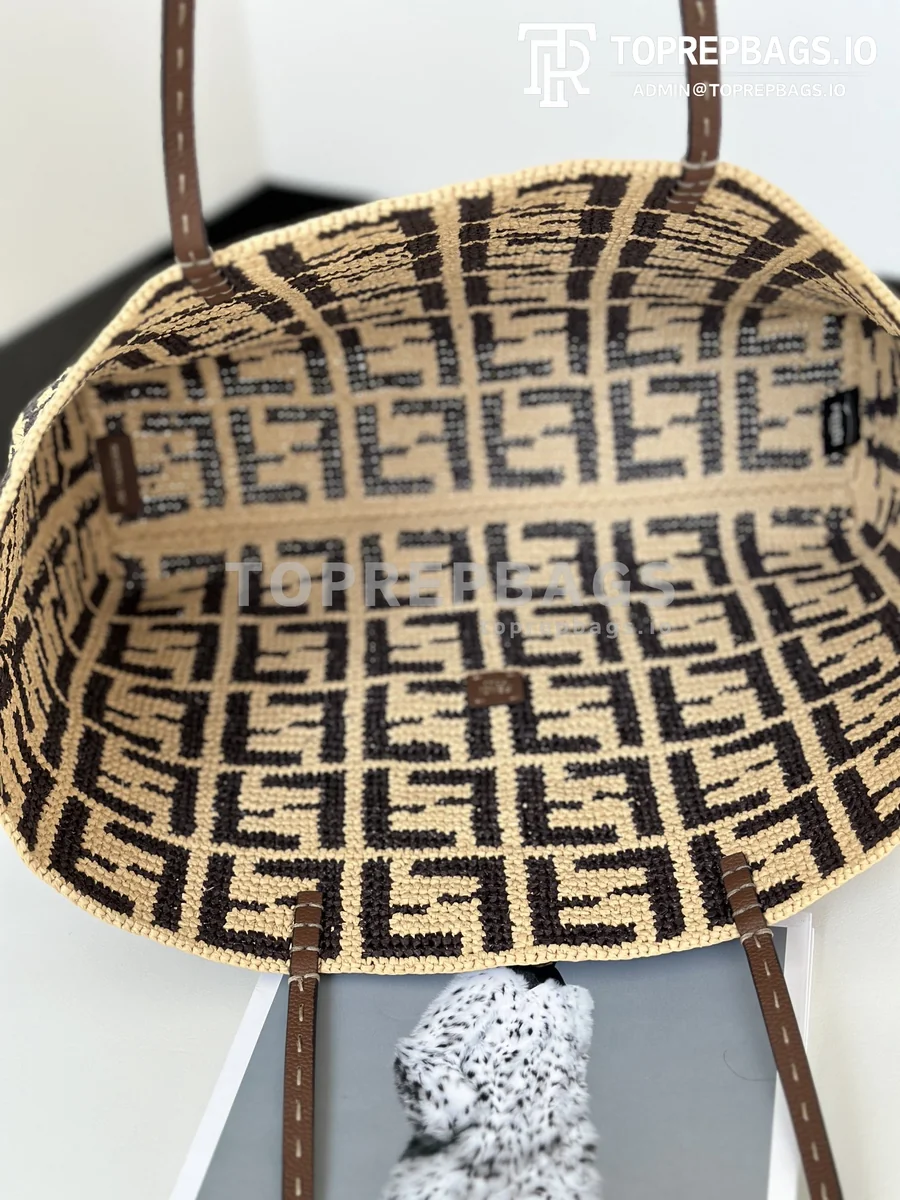 i1725434323_3229_8 Fendi Roll in Beige