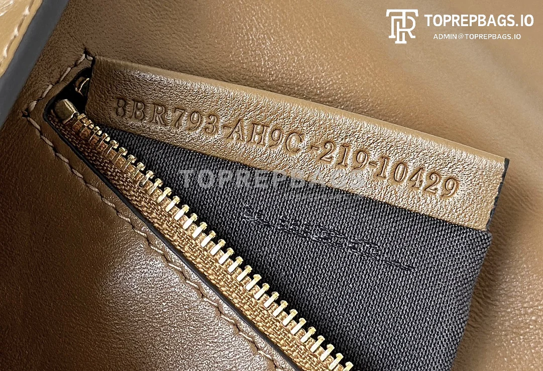 i1725527665_2402_7 Fendi Baguette in Brown