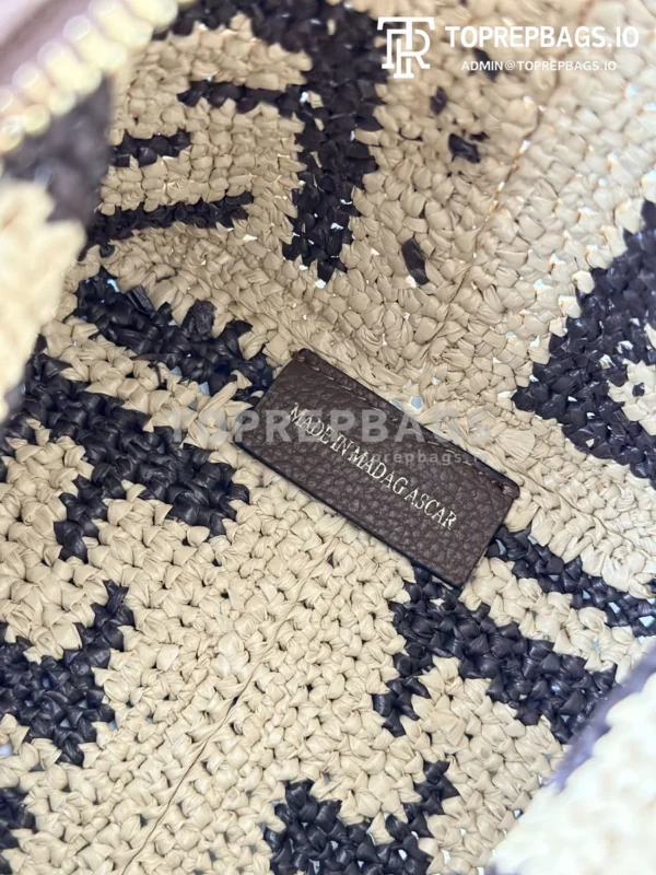 i1726480216_1249_1 Fendi Mini Roll in Beige