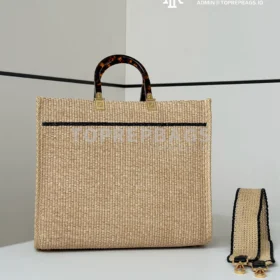 Fendi Sunshine Shopper in Beige