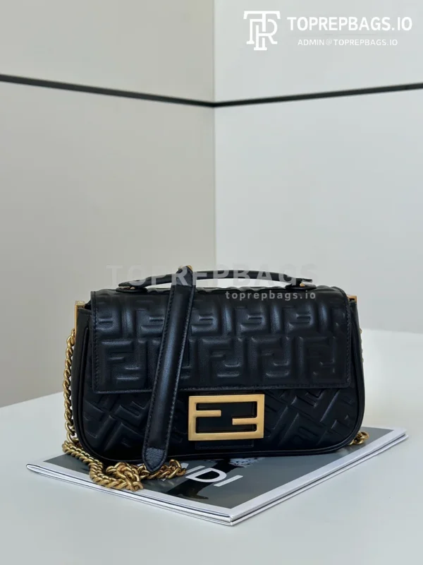 i1728626718_340_4 Fendi Baguette in Black