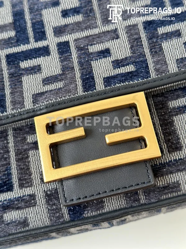 i1728984612_309_2 Fendi Baguette Medium in Blue