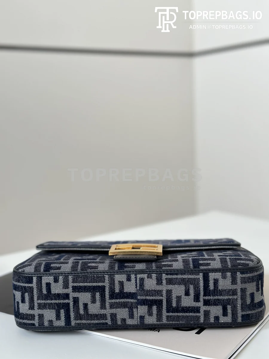 i1728984612_9018_1 Fendi Baguette Medium in Blue