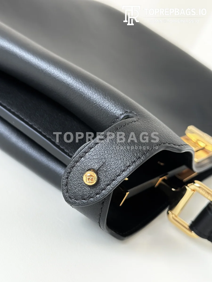 i1728987585_5086_4-1 Fendi Peekaboo Medium in Black