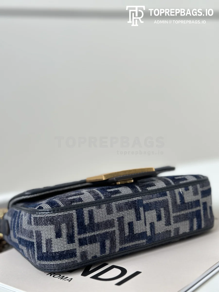 i1728987912_2155_0 Fendi Baguette Small in Grey