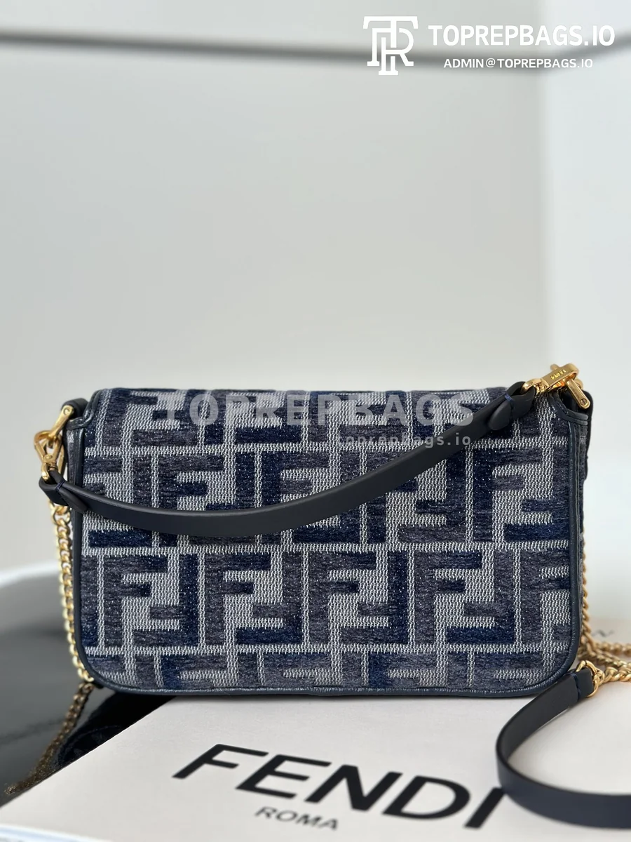 i1728987912_760_1 Fendi Baguette Small in Grey