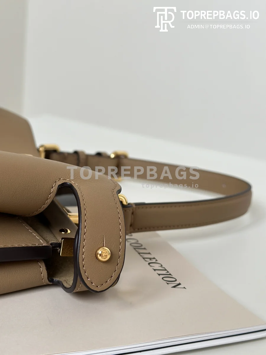 i1728991298_4595_4 Fendi Peekaboo Medium in Taupe