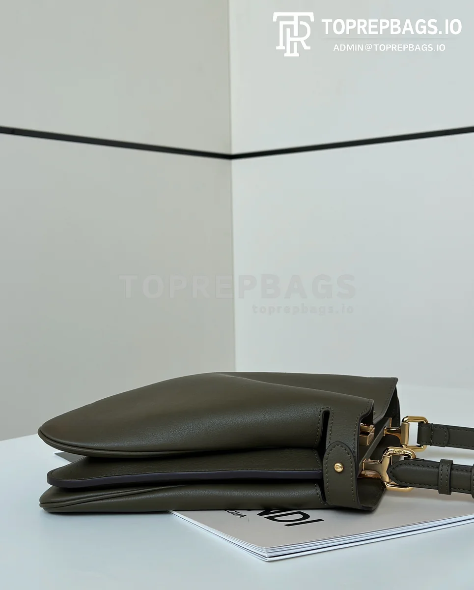 i1729507117_9430_2 Fendi Peekaboo Medium in Green