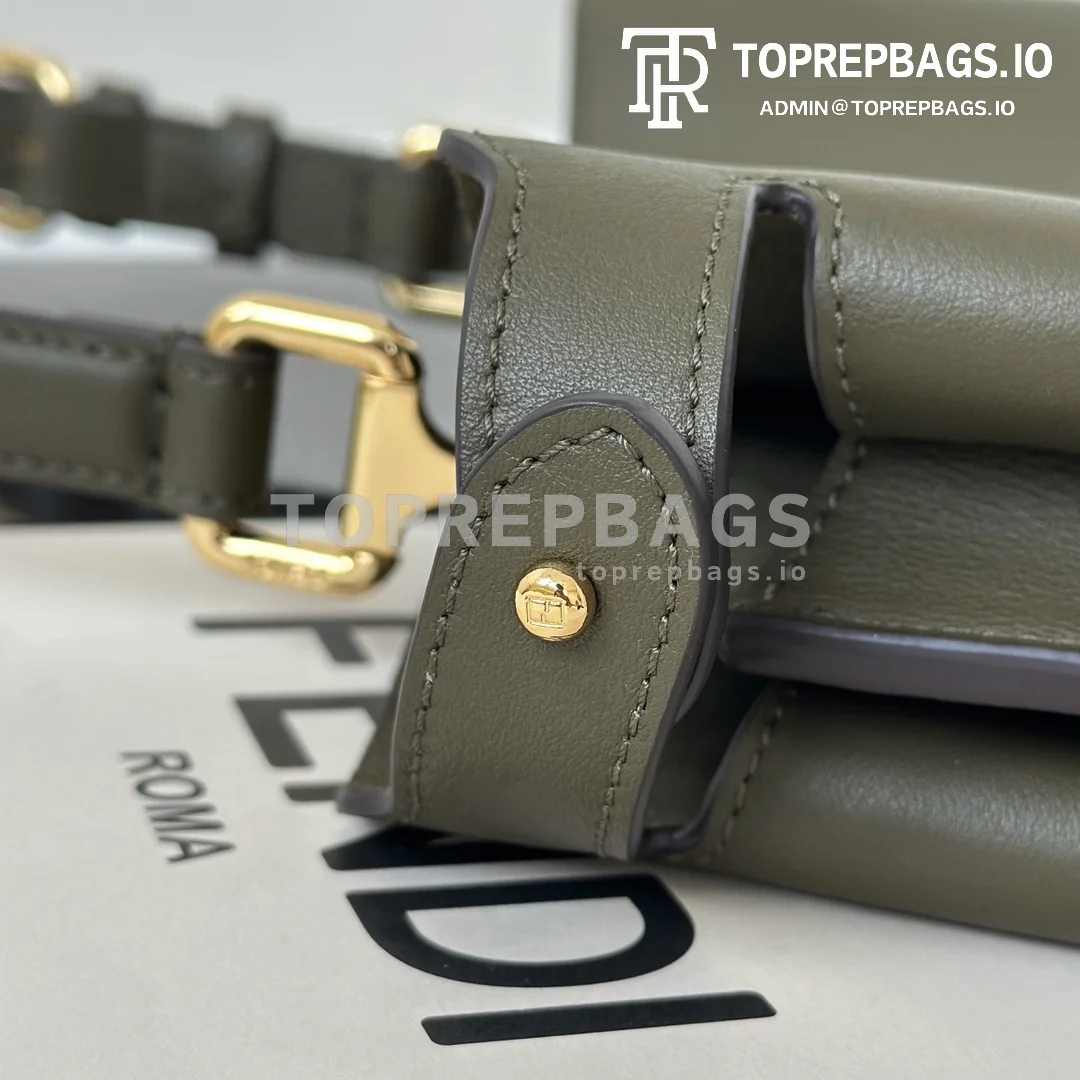 i1729507148_7611_0-1 Fendi Peekaboo Medium in Green