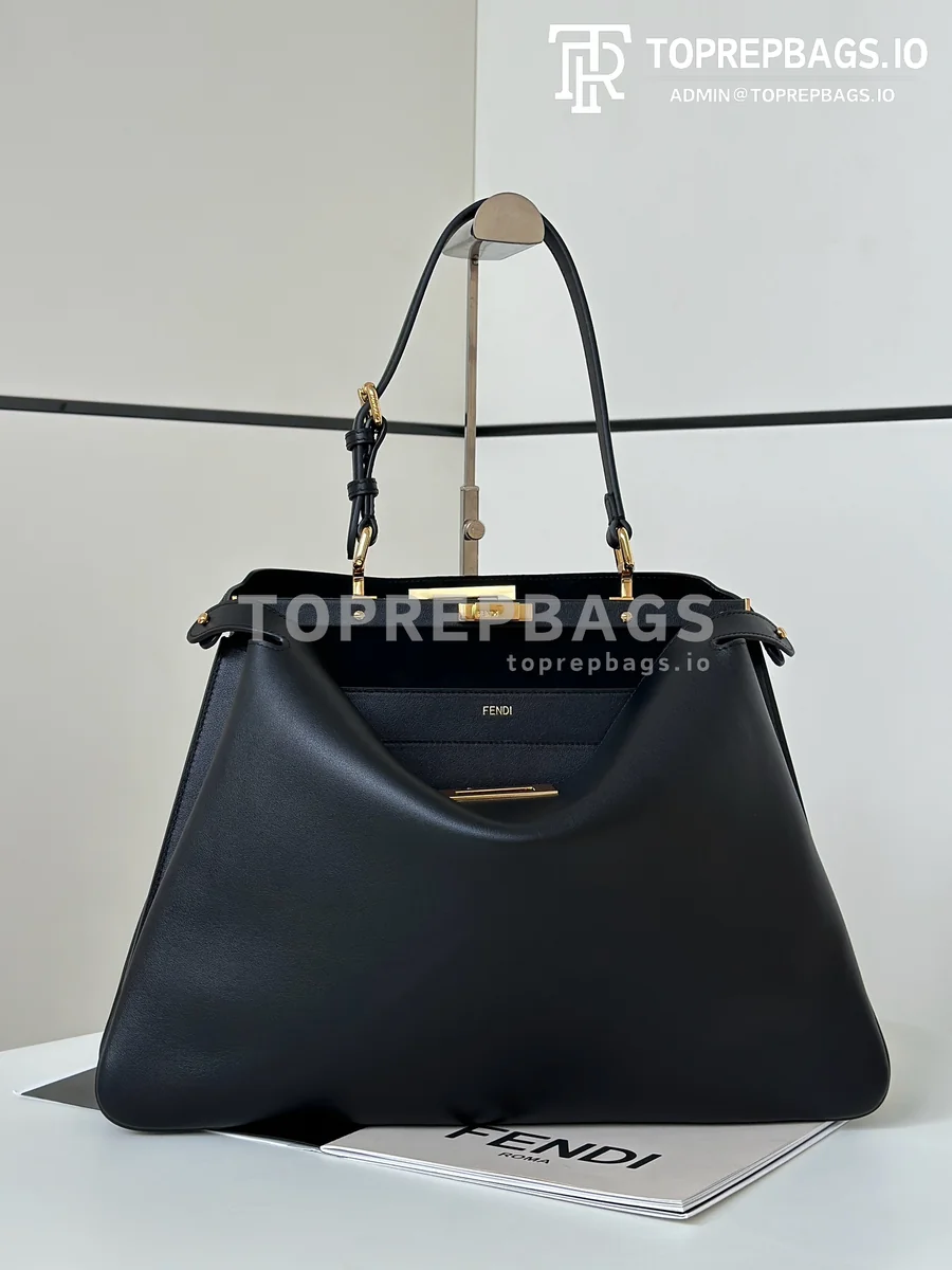 i1729507620_2283_0 Fendi Peekaboo Large in Black