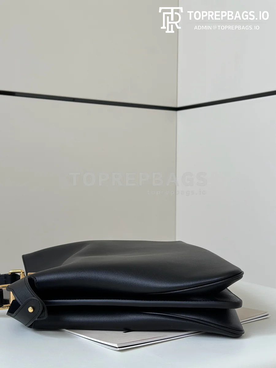i1729507620_2587_2 Fendi Peekaboo Large in Black