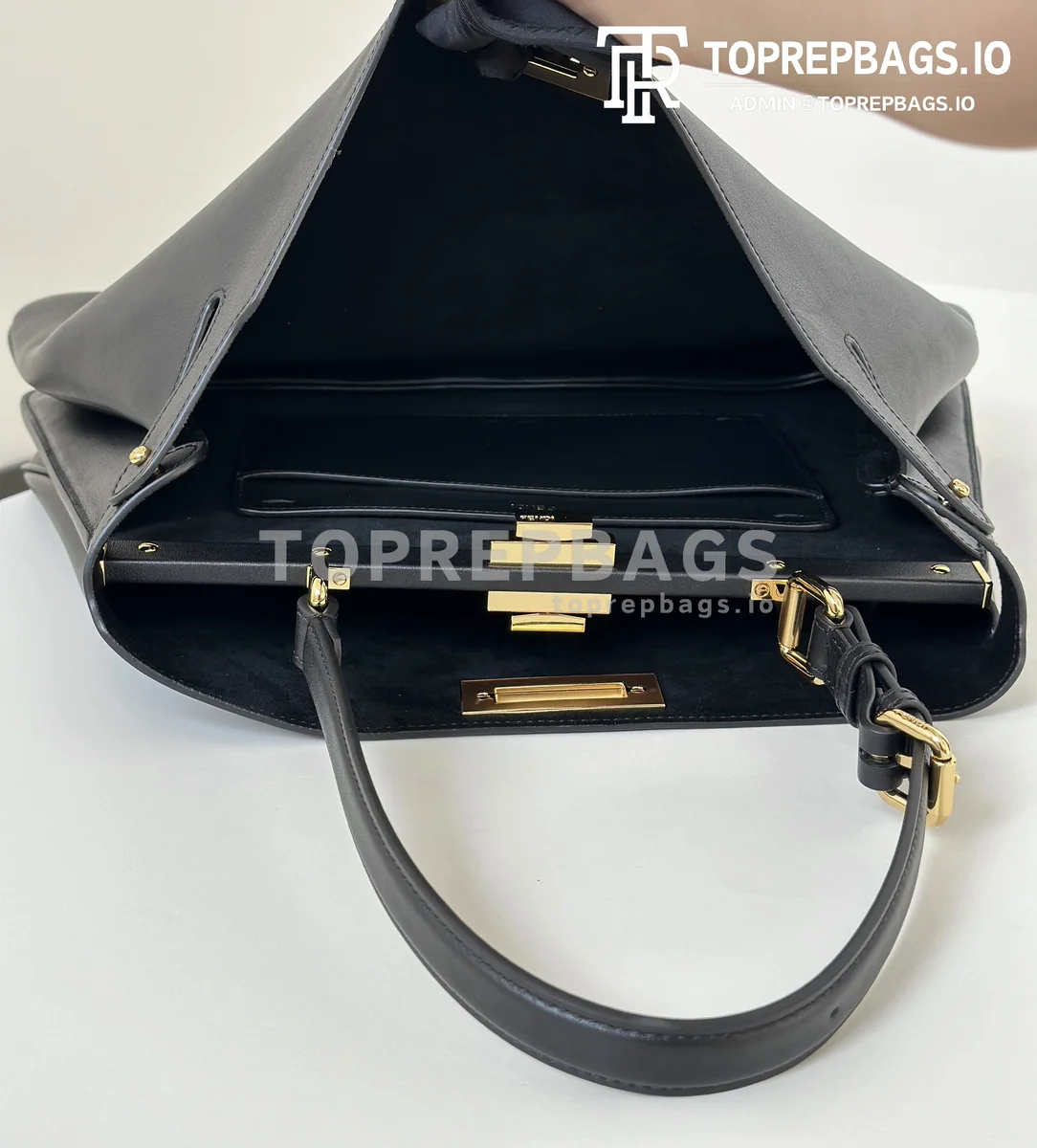 i1729507620_8032_8 Fendi Peekaboo Large in Black