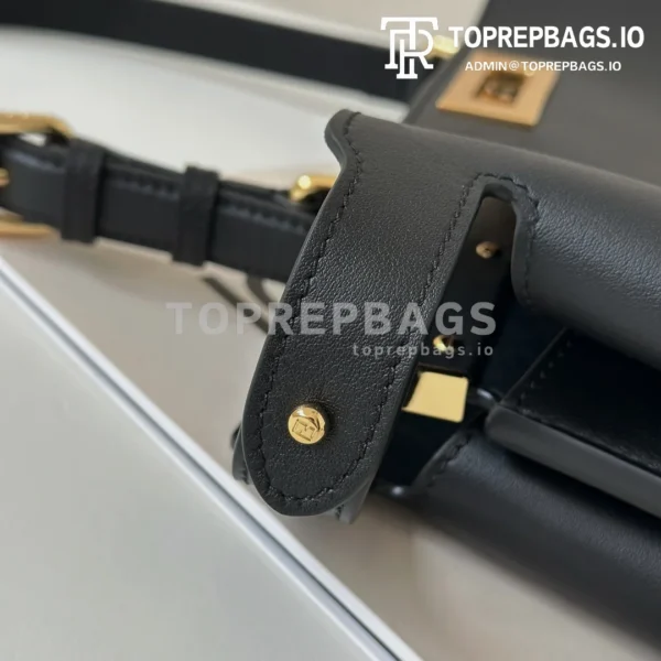 i1729507620_8139_7 Fendi Peekaboo Large in Black