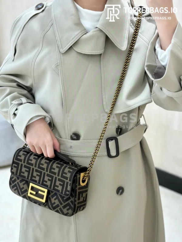 i1736591455_1926_0 Fendi Baguette in Brown