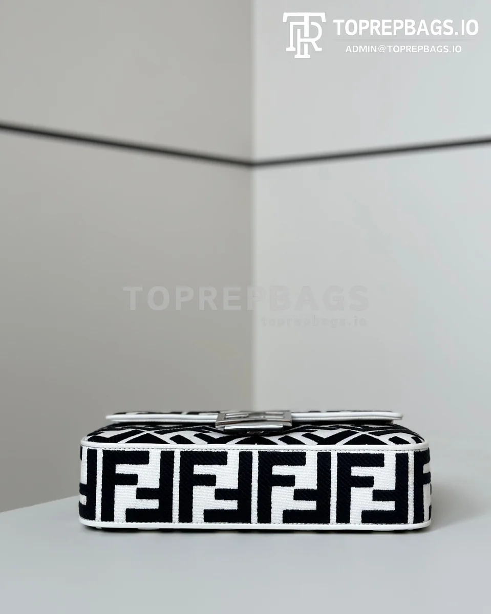 i1744606814_3379_3 Fendi Baguette in White