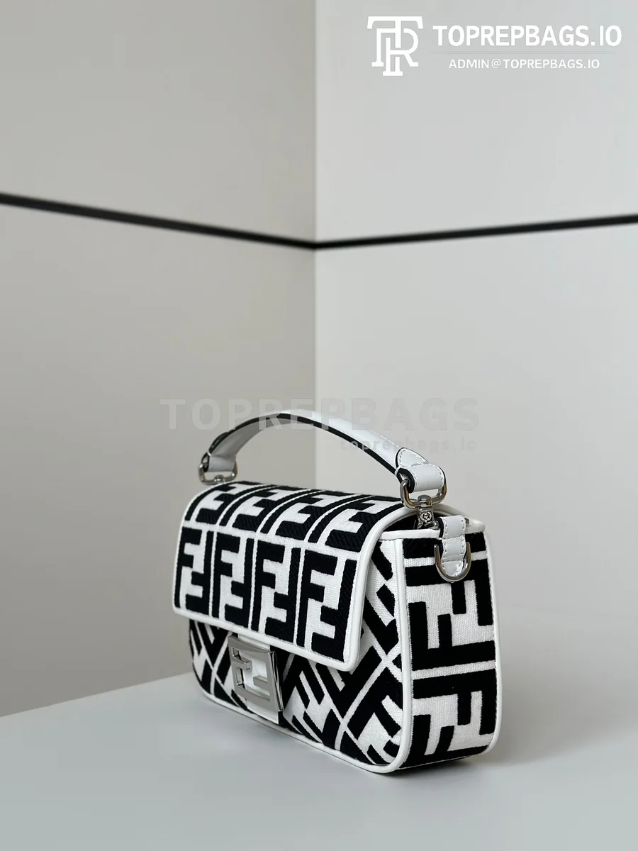 i1744606814_9114_1 Fendi Baguette in White